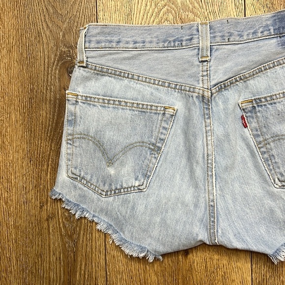 Reworked Levi’s Light Wash Jean Shorts RTM - Picture 4 of 4